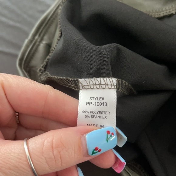 M olive green pleather leggings - Picture 4 of 4